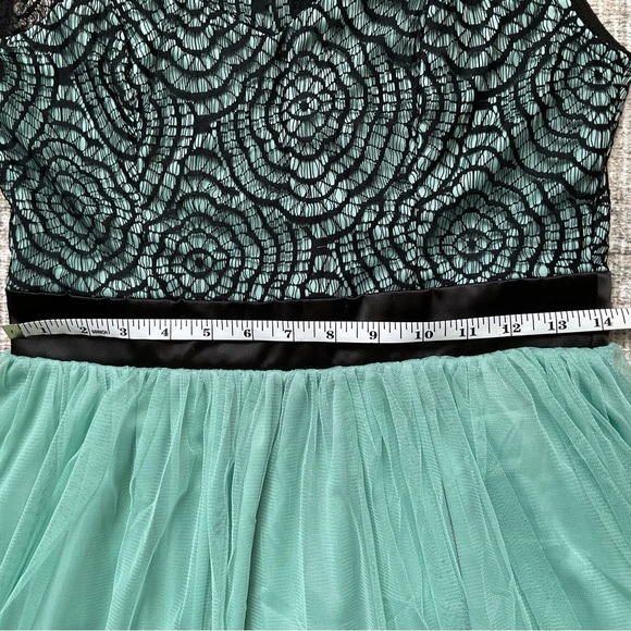 ModCloth floral lace tulle dress | Starlet’s Web | sweetheart neckline retro - Picture 13 of 16